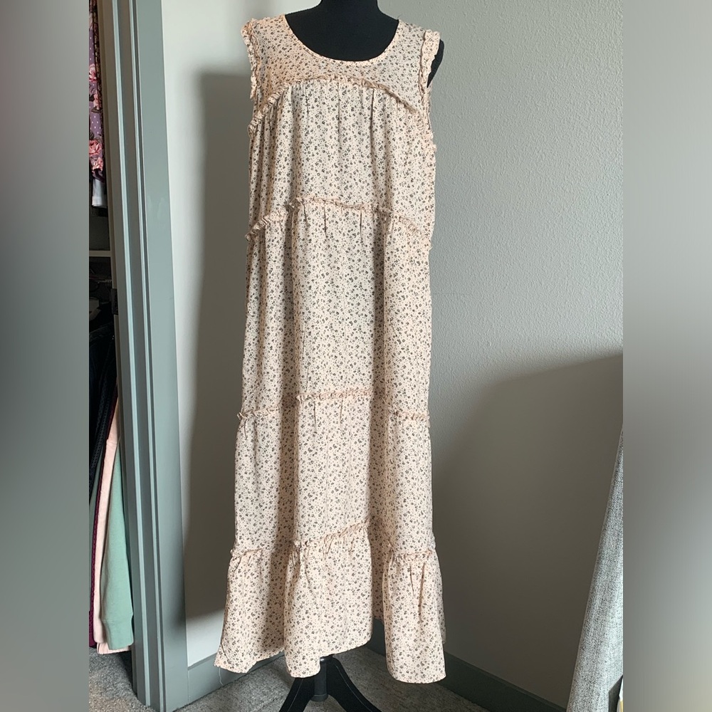 Nordstrom Rack tiered midi dress size L
